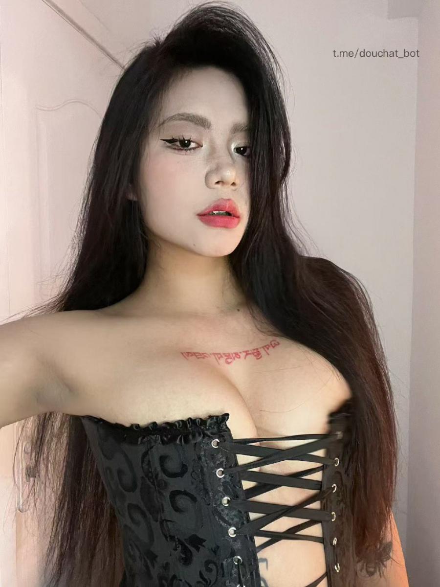 東京 2024-12-01 01:23:09 半腿黑丝小套系列