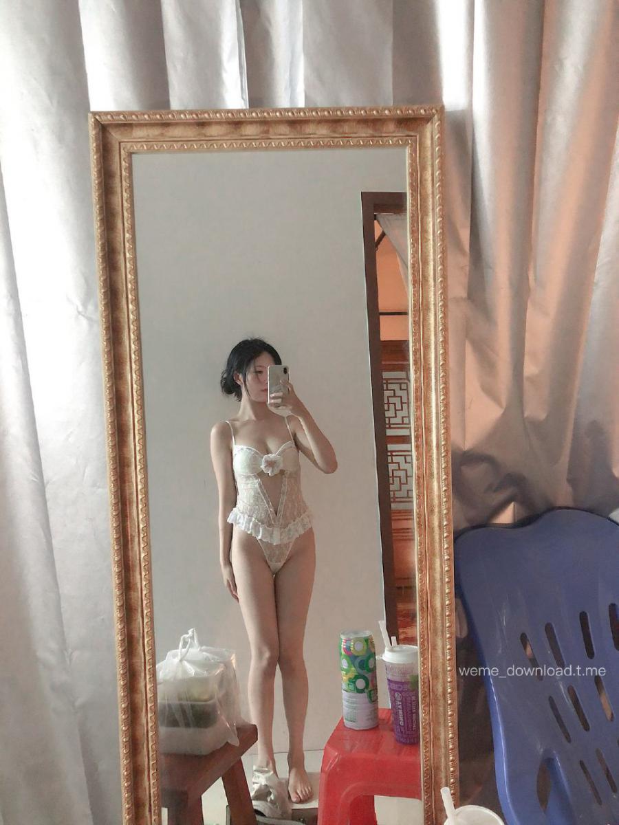 利世 2024-12-02 23:47:39 深夜铁粉福利 白色蕾丝连体轻纱👙