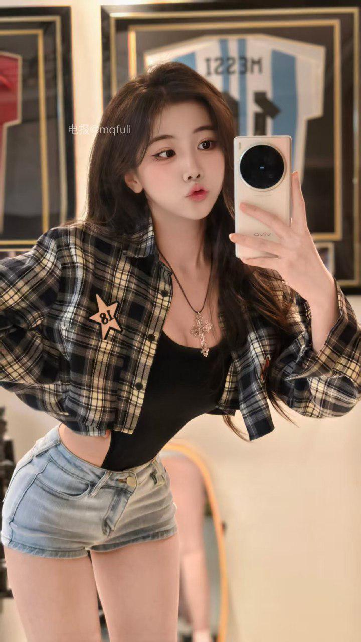 刘二萌 2025-02-04 11:29:25 肉丝的魅力可不是普通丝袜可以比较的