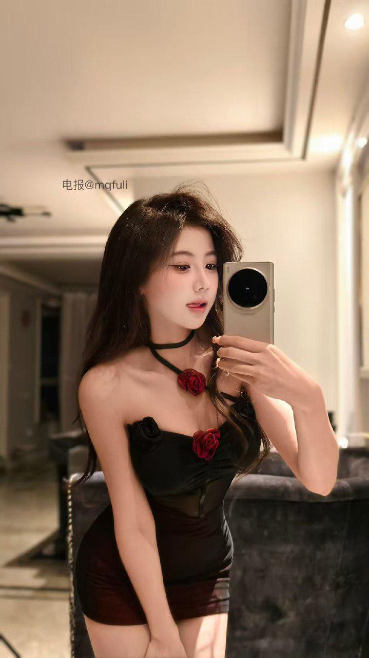 刘二萌 2025-02-10 21:38:39 玫瑰雾沙包臀裙👙简直无敌