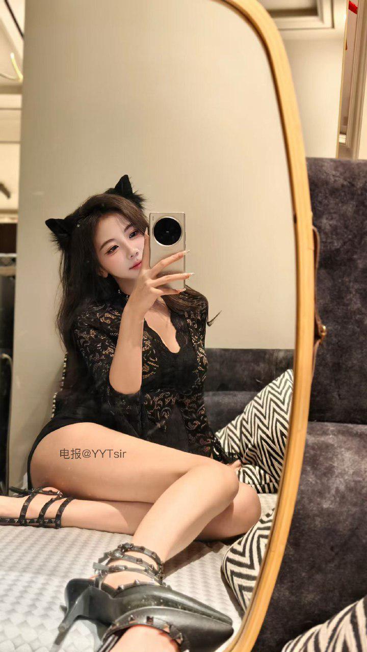 刘二萌 2025-02-10 21:56:18 黑色蕾丝性感情趣喜欢嘛