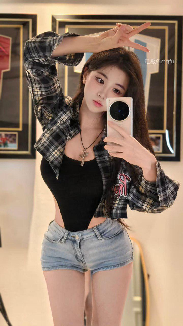 刘二萌 2025-02-04 11:29:25 肉丝的魅力可不是普通丝袜可以比较的