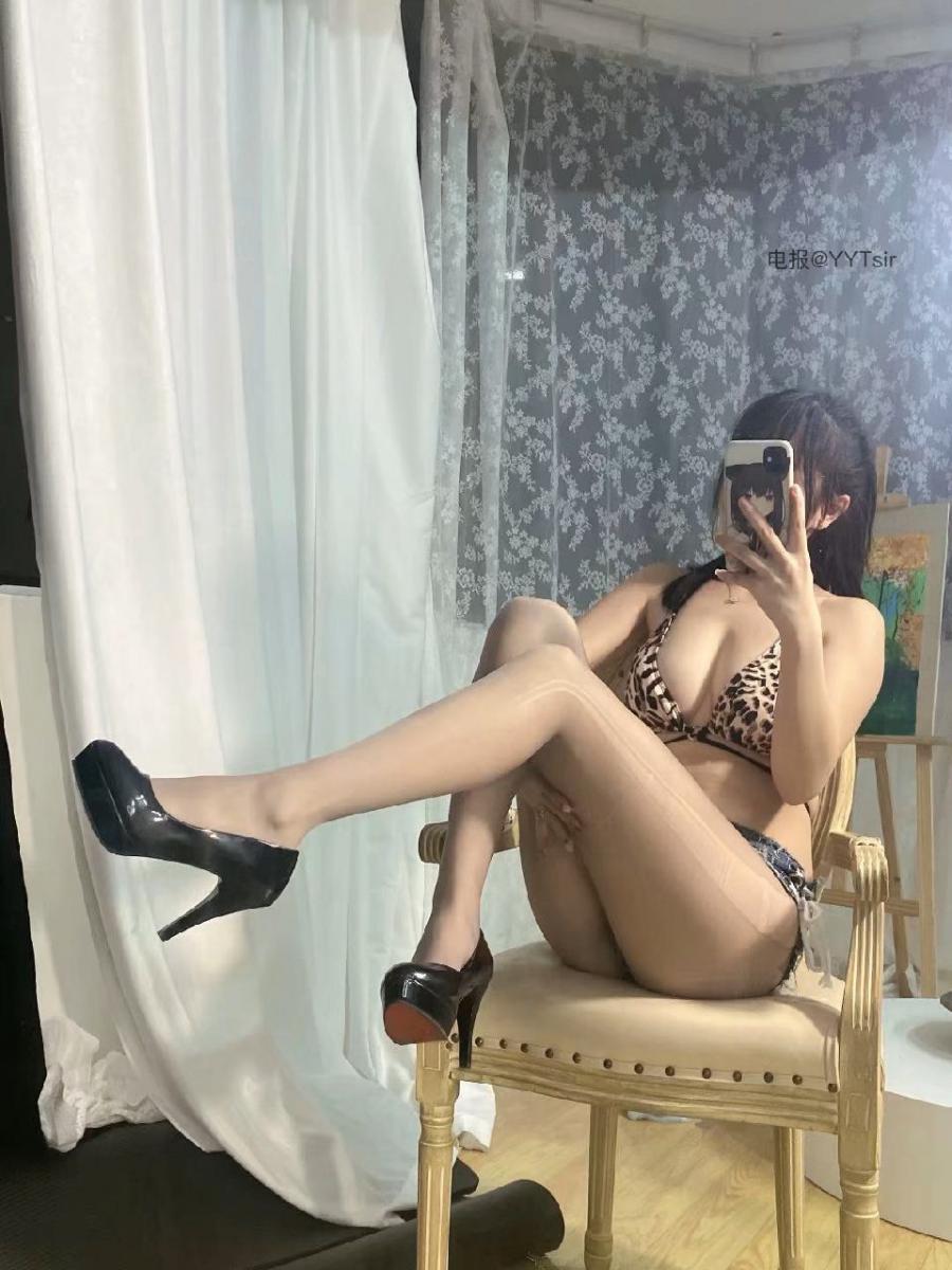 Tina很妖孽呀 2025-02-21 01:08:06 绝美豹纹吊带😍超级经典