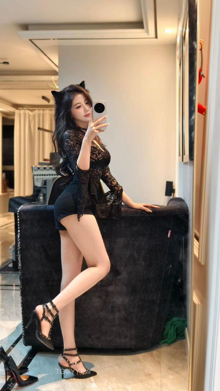 刘二萌 2025-02-10 21:56:18 黑色蕾丝性感情趣喜欢嘛