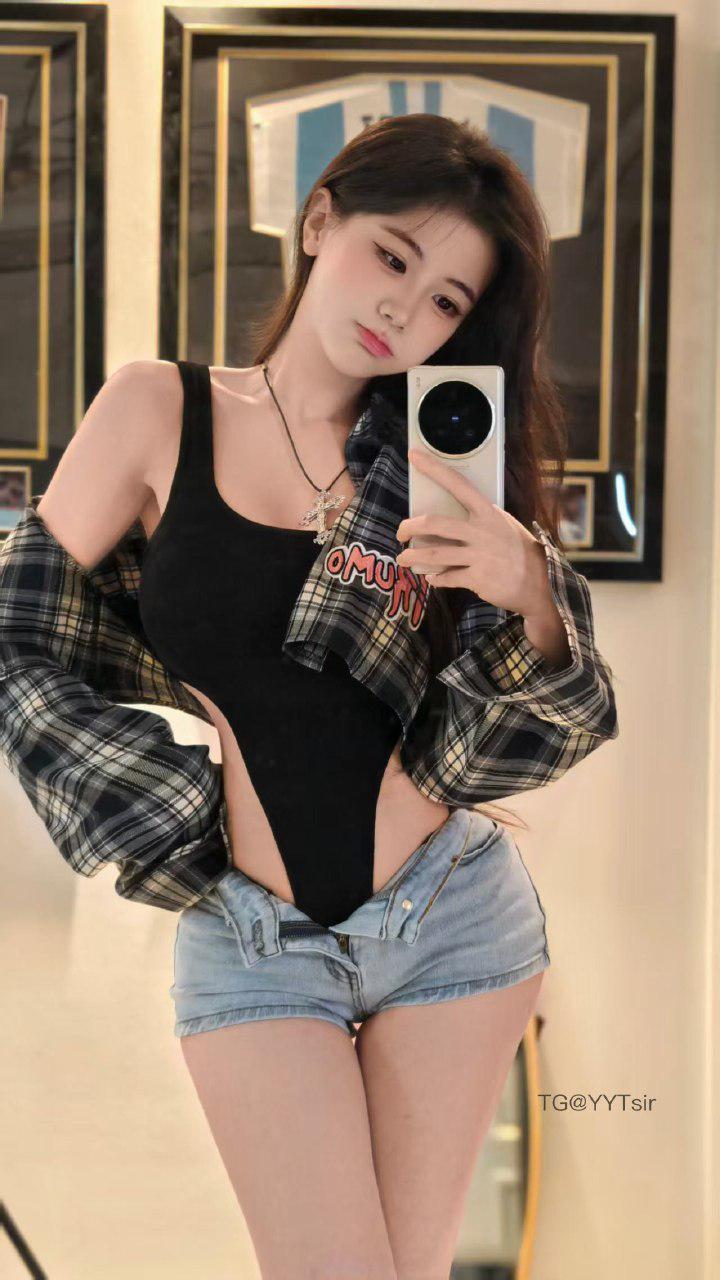 刘二萌 2025-02-04 11:29:25 肉丝的魅力可不是普通丝袜可以比较的