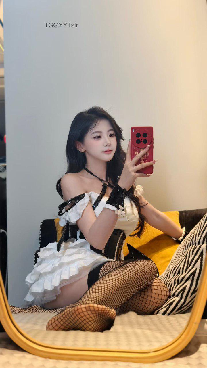 刘二萌 2025-02-02 12:33:51 渔网都看过蕾丝渔网类型的内衣内裤保证你们没见过