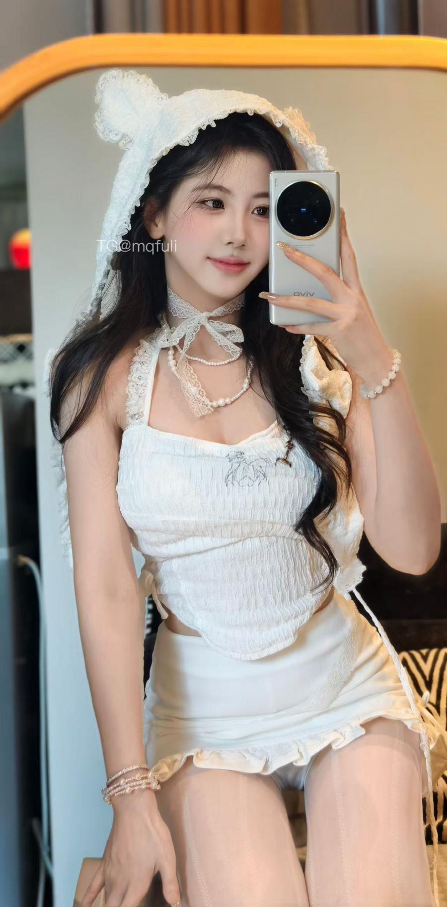 刘二萌 2025-02-10 22:18:42 情趣秘书装😍白色嫩足➕双秀峰🐻