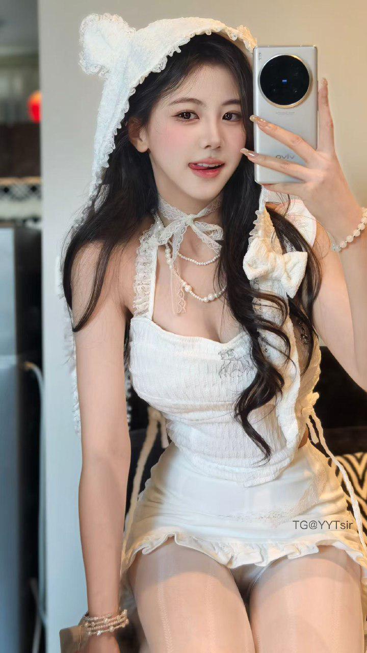 刘二萌 2025-02-10 22:18:42 情趣秘书装😍白色嫩足➕双秀峰🐻