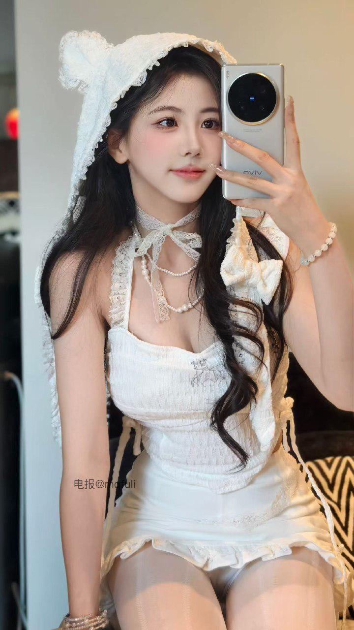 刘二萌 2025-02-10 22:18:42 情趣秘书装😍白色嫩足➕双秀峰🐻