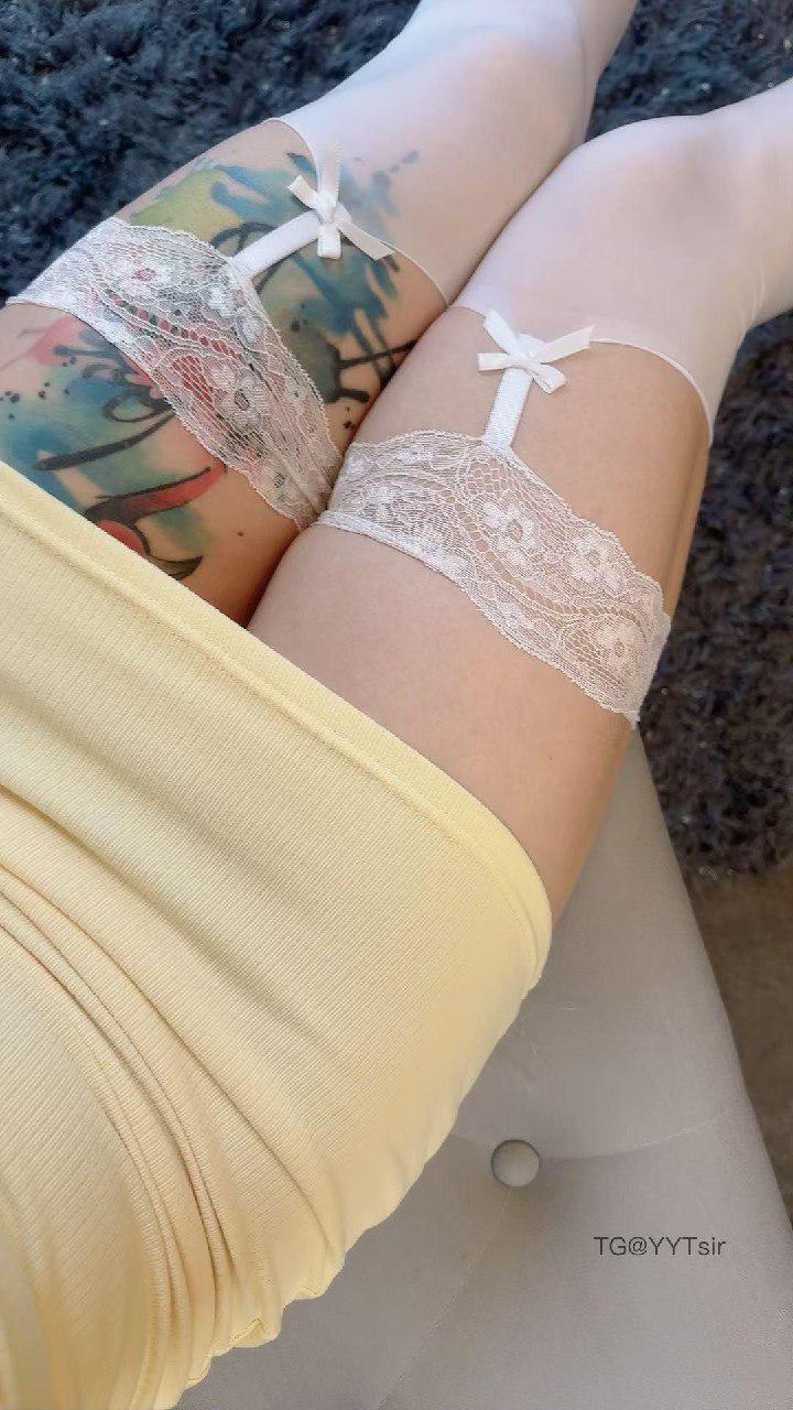 柯多多的小日子 2025-03-11 19:40:50 黄色的连衣裙 白色的丝丝