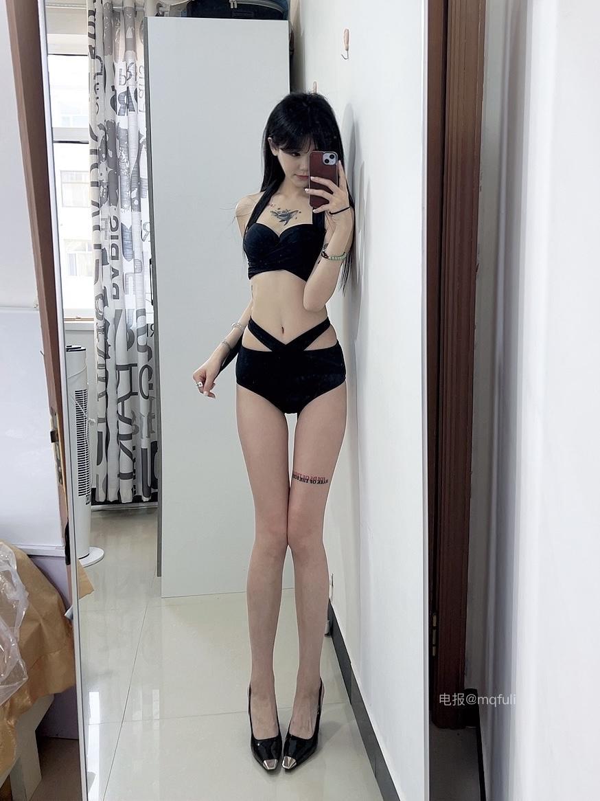 MarkoftheBody 2025-03-08 00:33:41 蜜大腿超you人🙈 黑色上内衣配