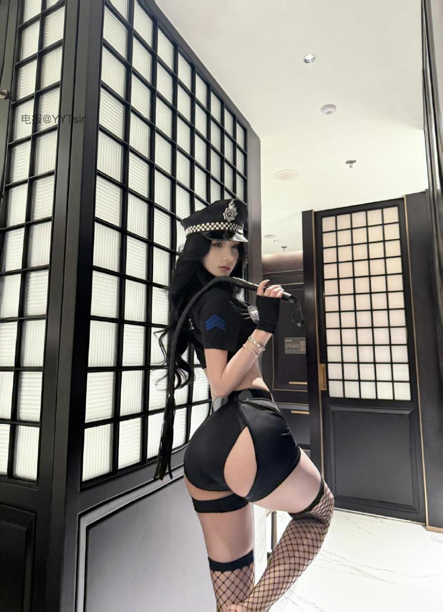 肥嘉 2025-03-27 14:18:12 情趣秘书装😍黑丝嫩足➕双秀峰🐻