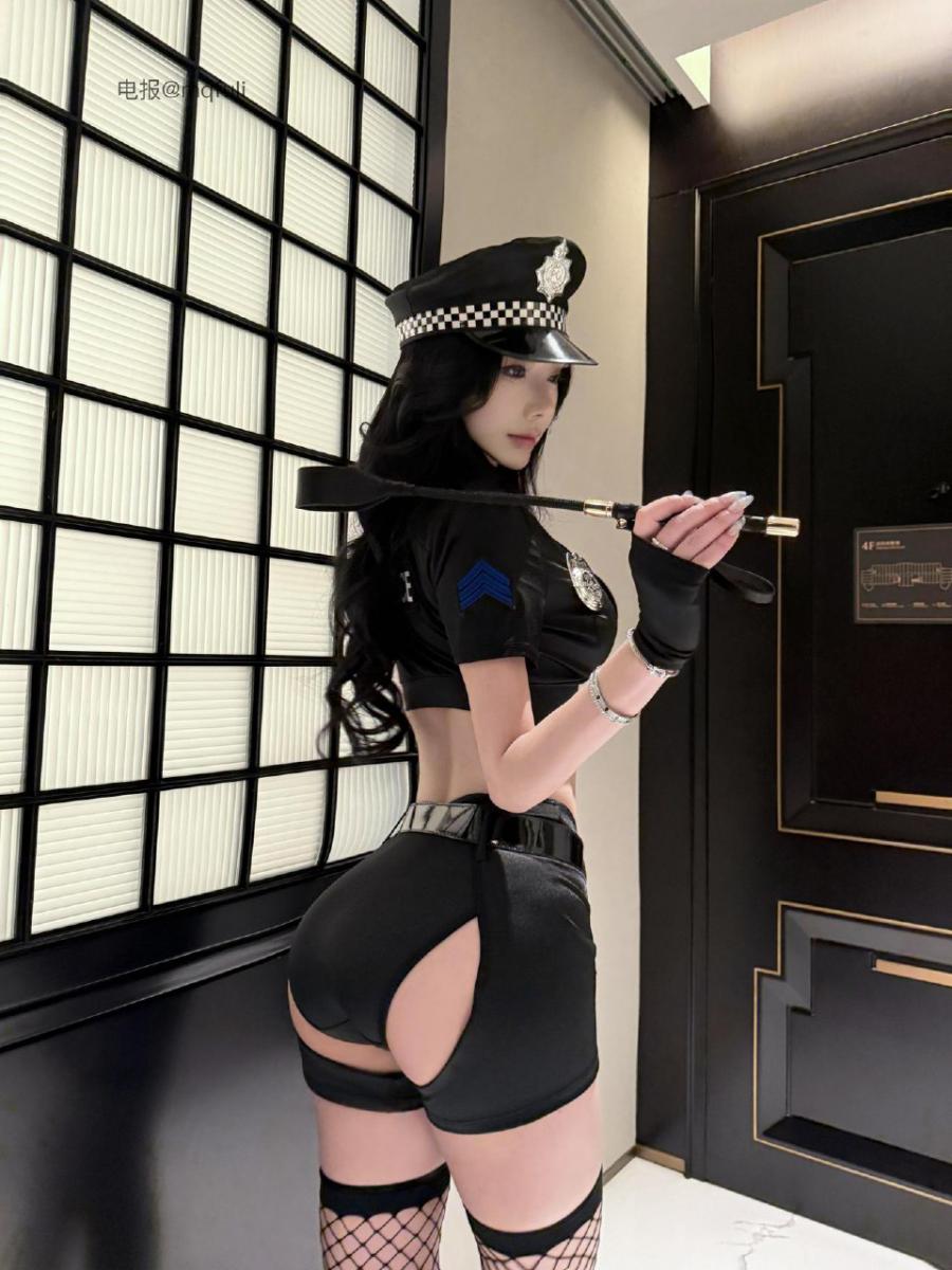 肥嘉 2025-03-27 14:18:12 情趣秘书装😍黑丝嫩足➕双秀峰🐻