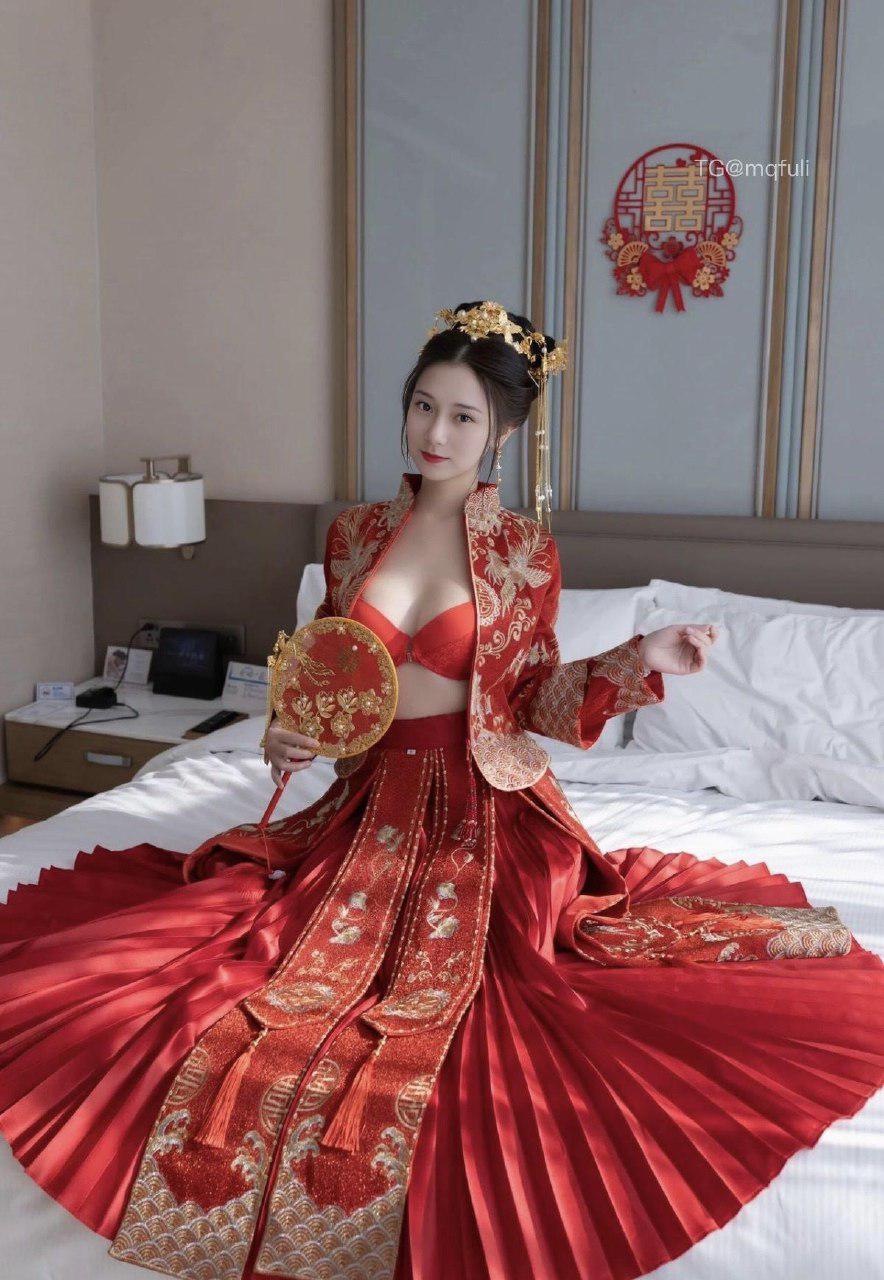 杨桃长大了 2025-03-24 00:00:35 今天是最美的新娘👰🏻‍♀️
