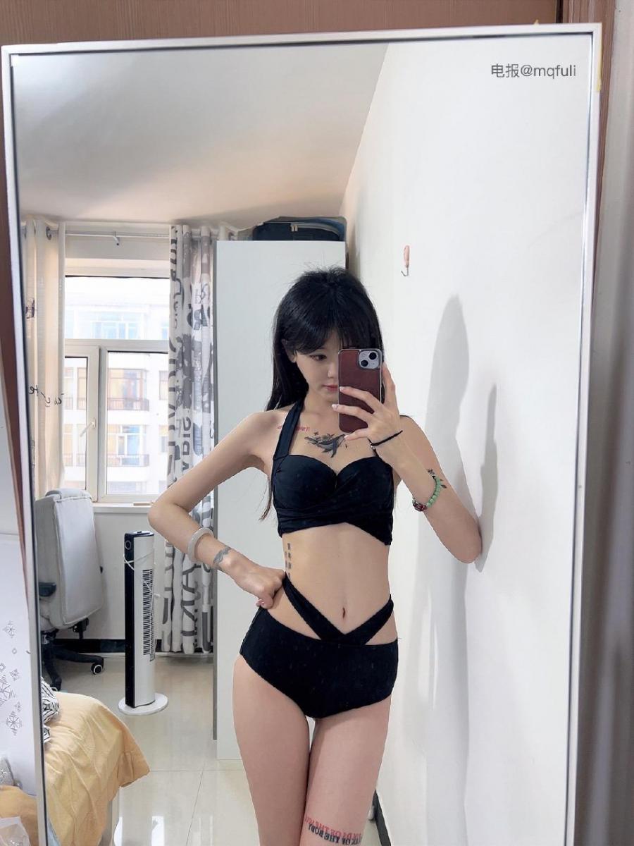 MarkoftheBody 2025-03-08 00:33:41 蜜大腿超you人🙈 黑色上内衣配