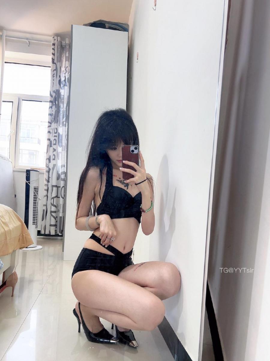 MarkoftheBody 2025-03-08 00:33:41 蜜大腿超you人🙈 黑色上内衣配