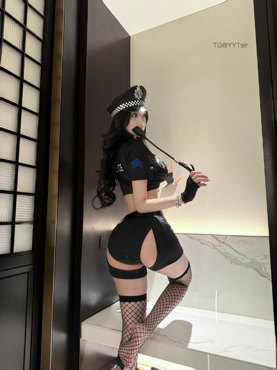 肥嘉 2025-03-27 14:18:12 情趣秘书装😍黑丝嫩足➕双秀峰🐻