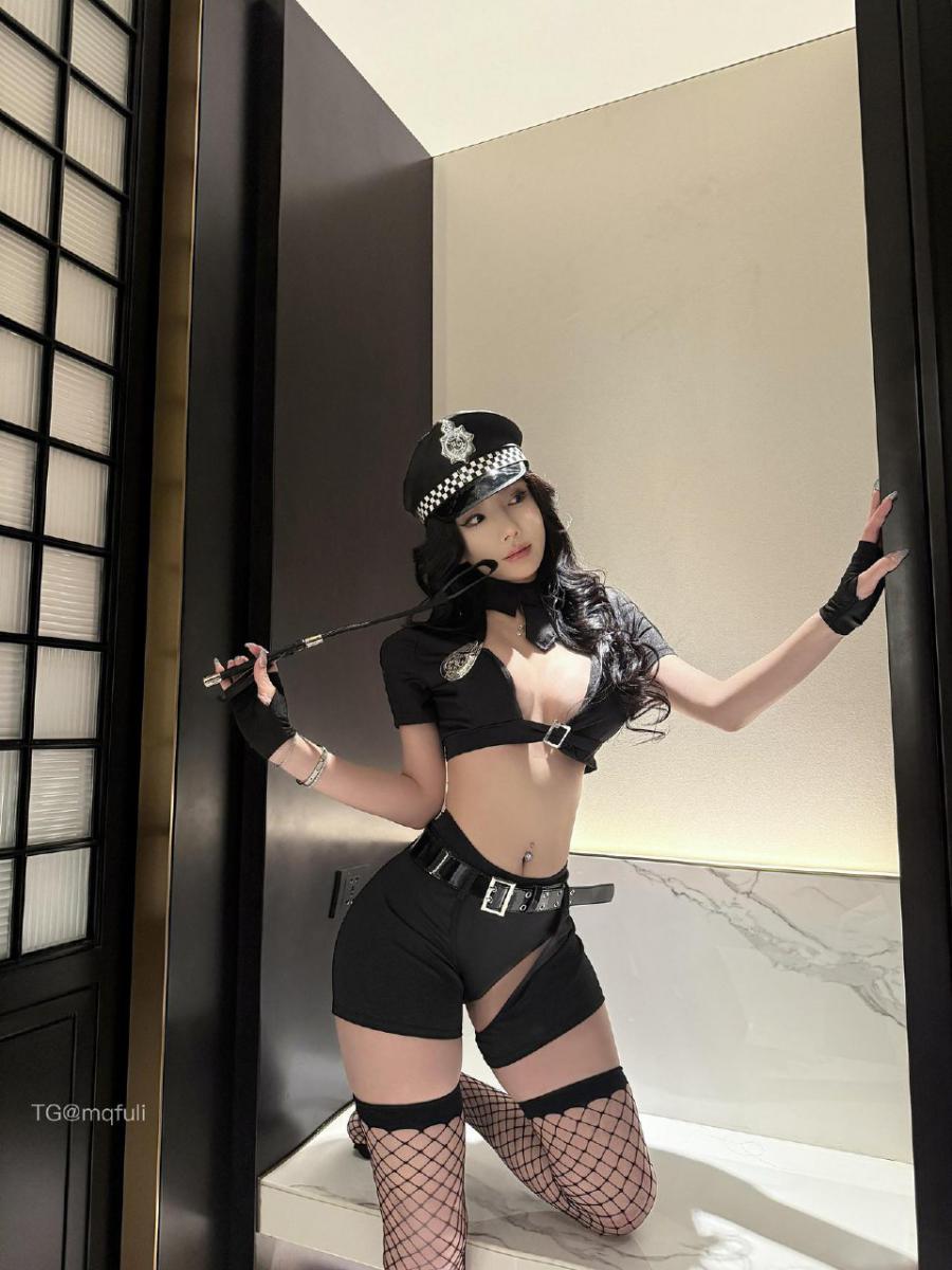 肥嘉 2025-03-27 14:18:12 情趣秘书装😍黑丝嫩足➕双秀峰🐻