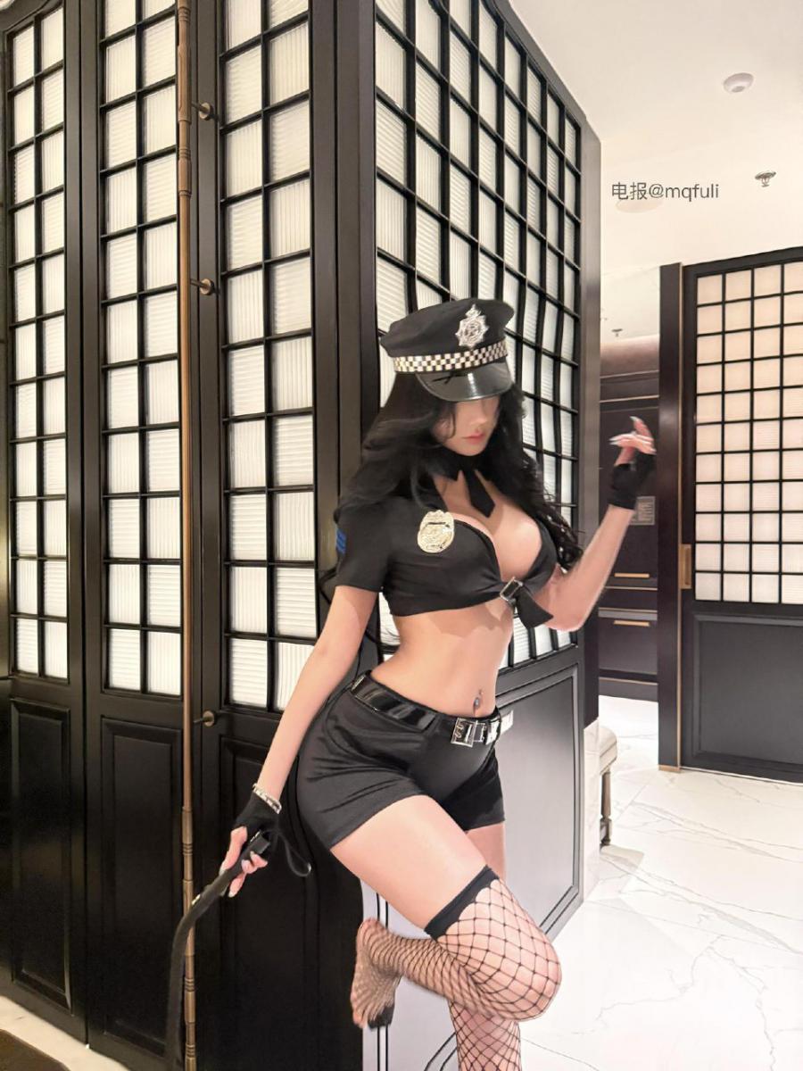 肥嘉 2025-03-27 14:18:12 情趣秘书装😍黑丝嫩足➕双秀峰🐻