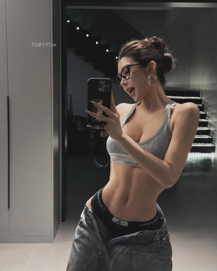 猫儿 2025-04-28 03:05:09 睡了吗？猫姐失眠了