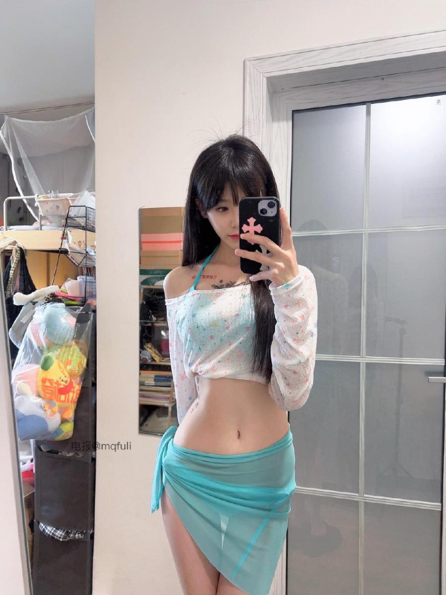 MarkoftheBody 2025-04-11 01:11:17 小娘子两组图 绝美身材🥵