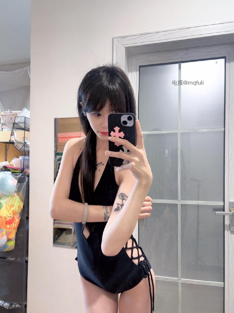 MarkoftheBody 2025-04-11 01:11:17 小娘子两组图 绝美身材🥵