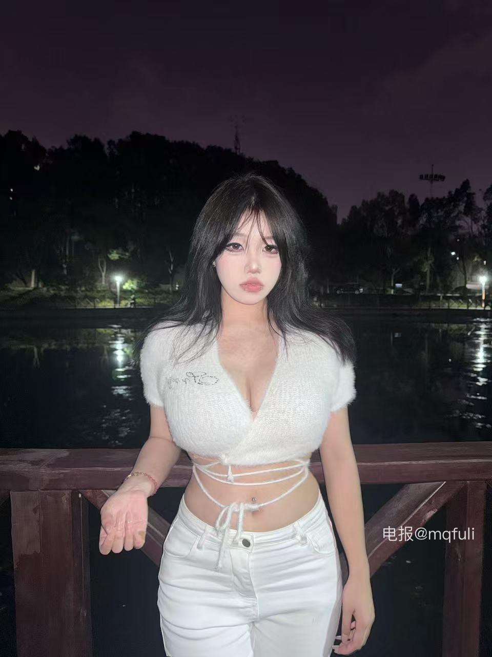 伤感d欣 2025-05-28 14:29:03 喜欢红色还是喜欢欣欣