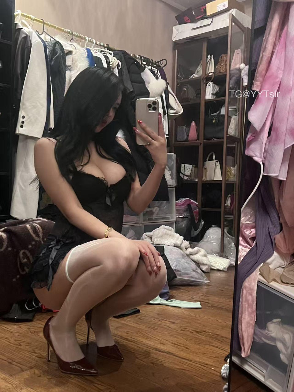 钟意依阳 2025-05-30 18:27:35 #新粉铁粉必看 黑色蕾丝吊带➕白丝袜系列 斯哈