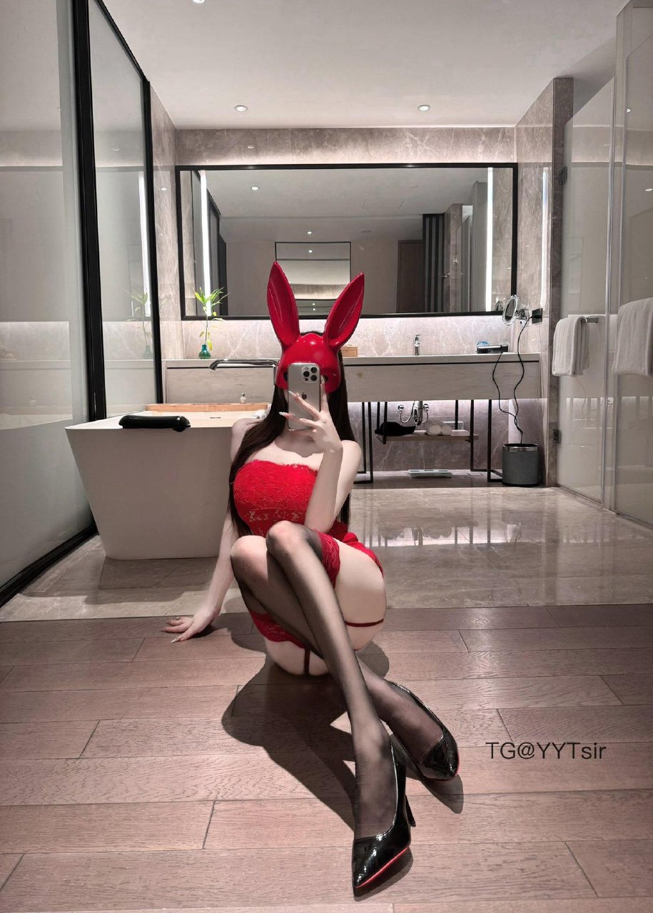 崽崽 2025-05-26 11:29:26 鲜红兔女郎崽崽，哥哥爱不爱