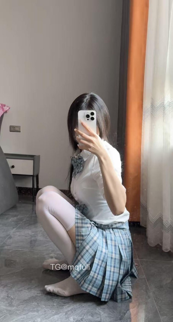 奶洋洋 2025-05-29 15:44:53 jk制服➕黑丝