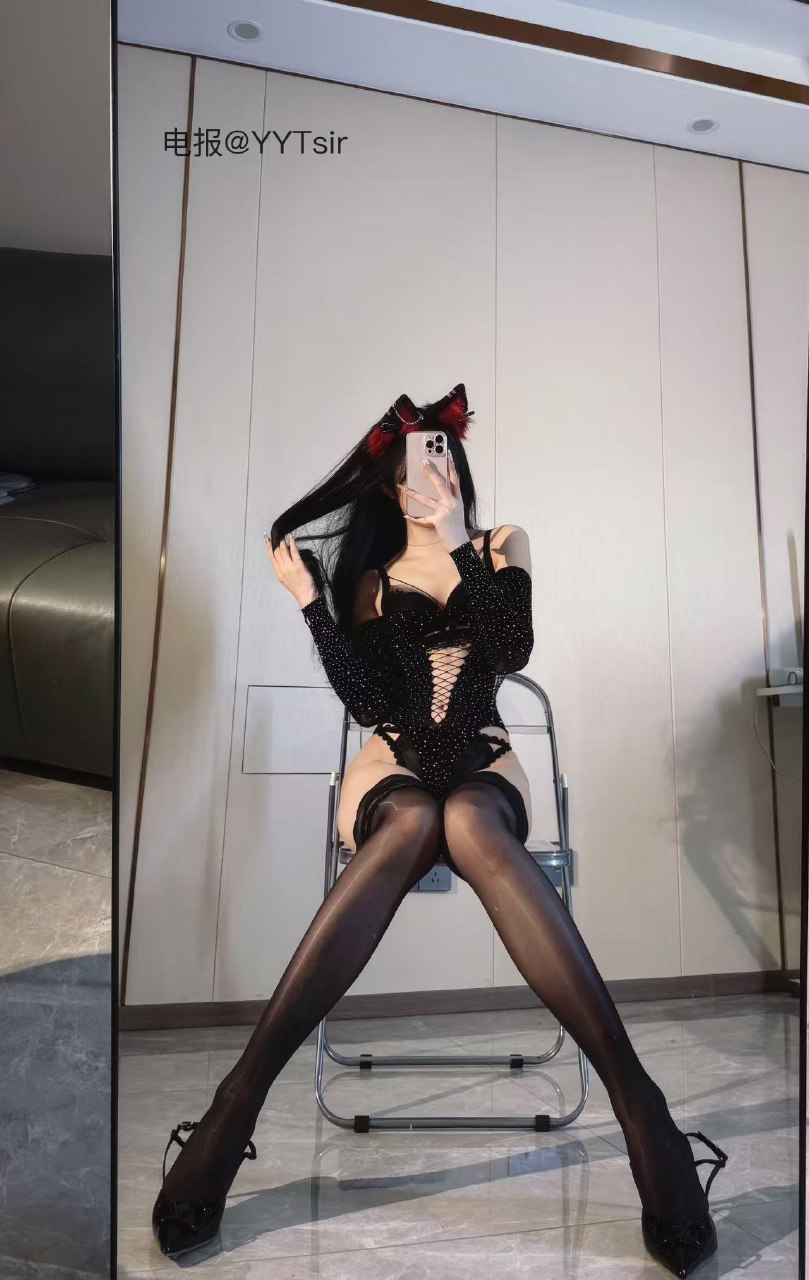 唐十七 2025-05-28 14:45:17 设计感情趣衣系列大片x17张🔥