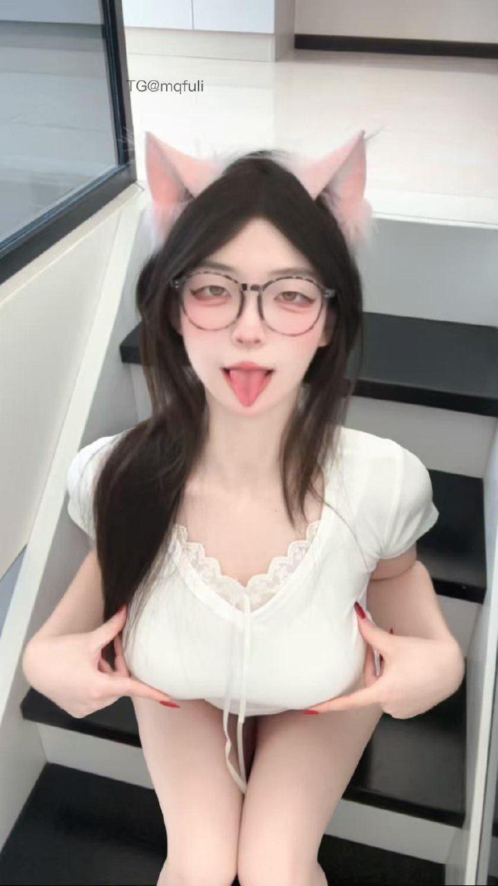 肉肉包 2025-05-02 23:35:57 刚刚亲了风一口待会儿它会吹在你脸上