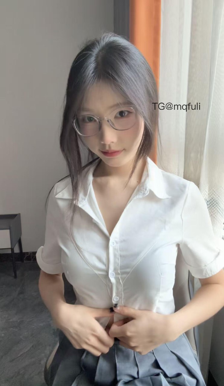 奶洋洋 2025-05-29 15:44:53 jk制服➕黑丝