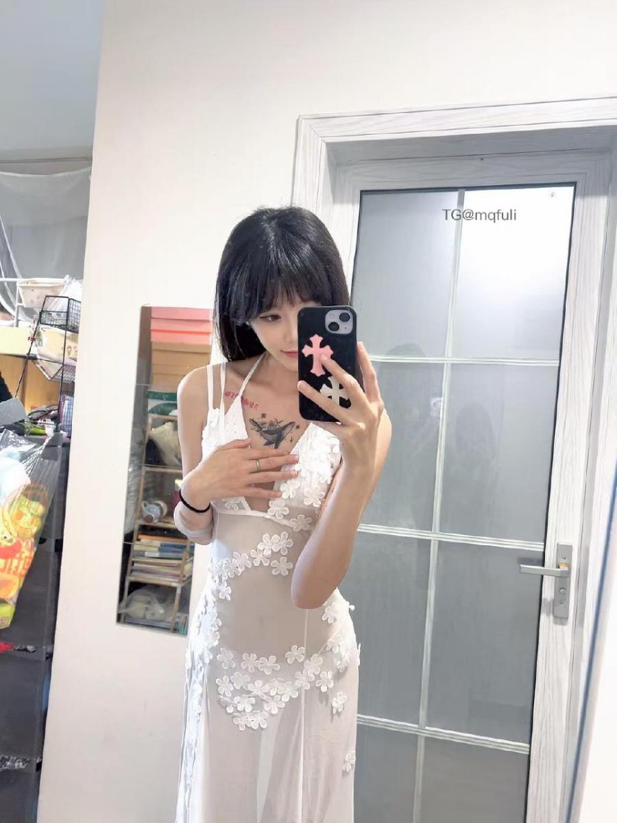 MarkoftheBody 2025-05-06 11:45:10 黑丝嫩足高抬腿🦵怼拍 等待老板回家😧