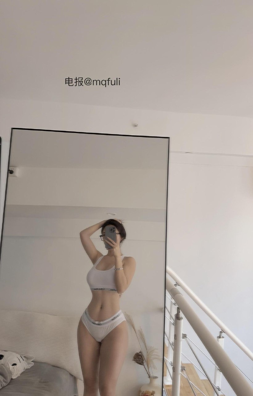 洋洋不是洋妞 2025-05-29 08:43:20 《健身服的内搭》你能坚持几秒?