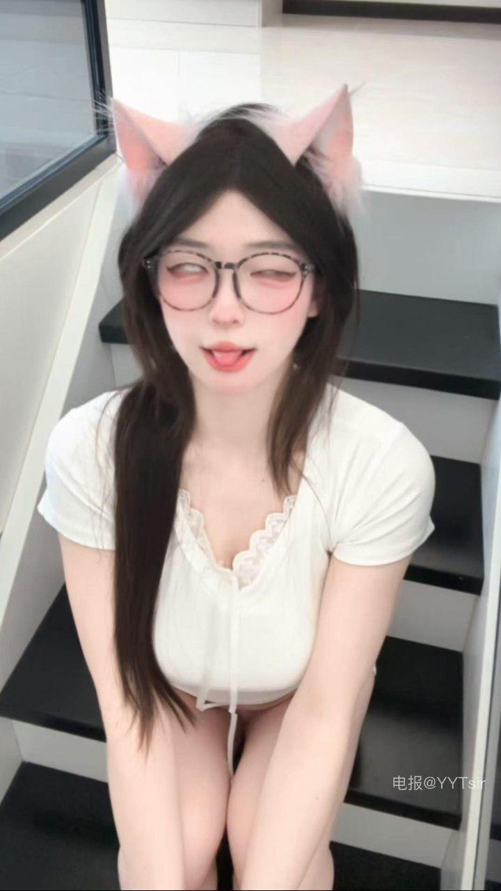 肉肉包 2025-05-02 23:35:57 刚刚亲了风一口待会儿它会吹在你脸上