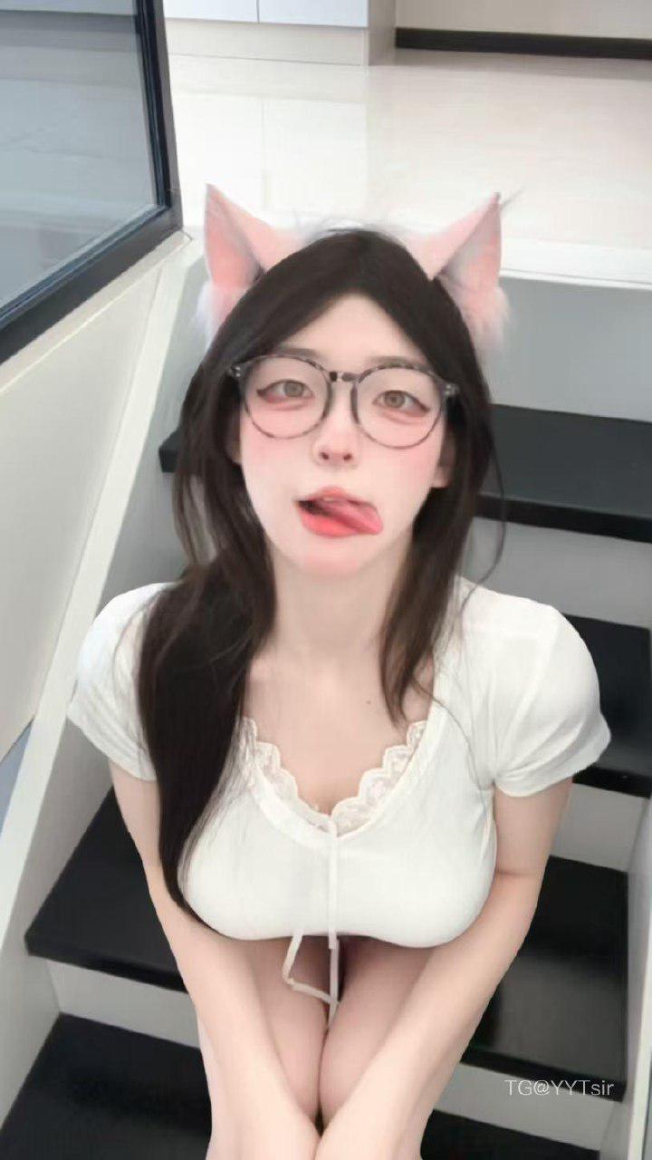 肉肉包 2025-05-02 23:35:57 刚刚亲了风一口待会儿它会吹在你脸上