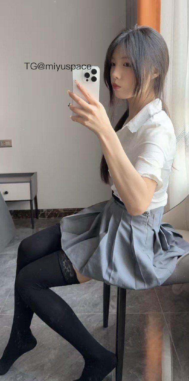 奶洋洋 2025-05-29 15:44:53 jk制服➕黑丝