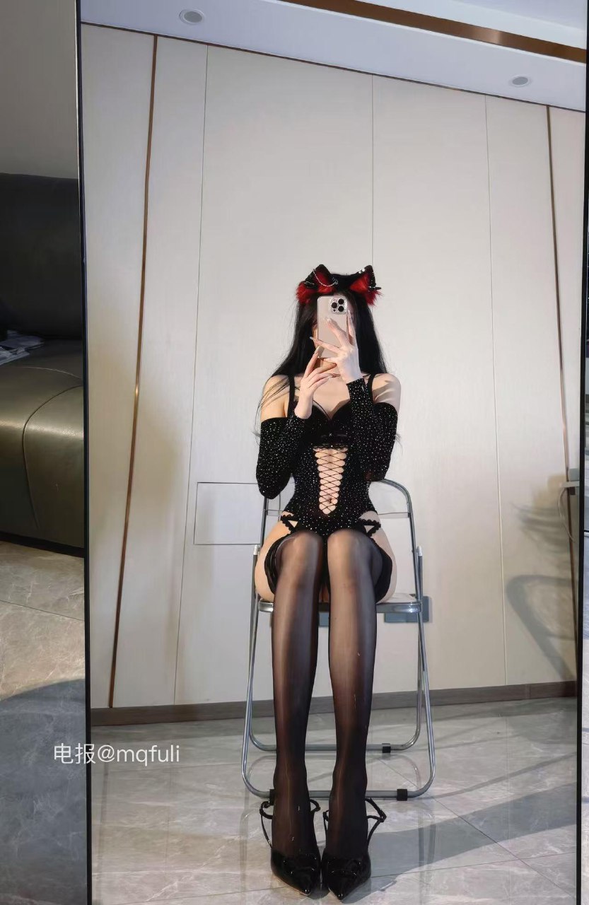 唐十七 2025-05-28 14:45:17 设计感情趣衣系列大片x17张🔥