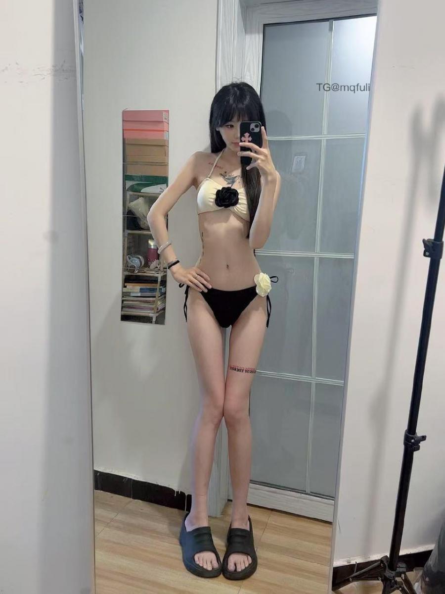 MarkoftheBody 2025-05-06 11:45:10 黑丝嫩足高抬腿🦵怼拍 等待老板回家😧