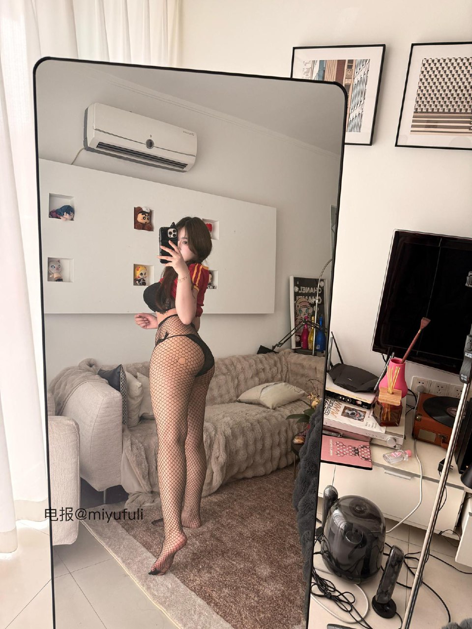 小优优子 2025-05-29 11:39:12 32张绝美大图~~~黑色👙➕渔网福利！