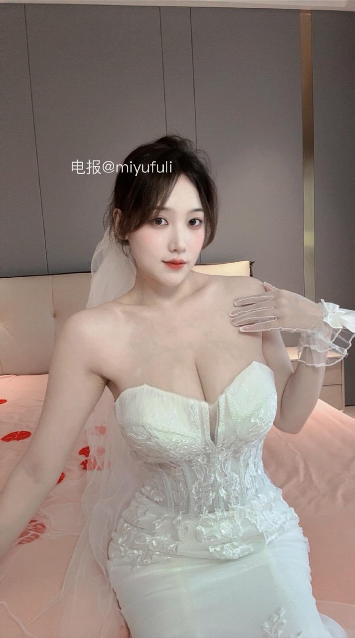 可可西 2025-05-29 22:35:39 婚纱有喜欢的嘛