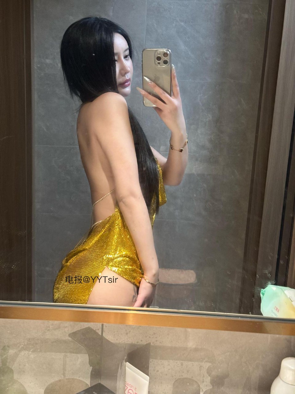 钟意依阳 2025-06-04 18:44:57 我有一点小癖好 哥哥会满足吗