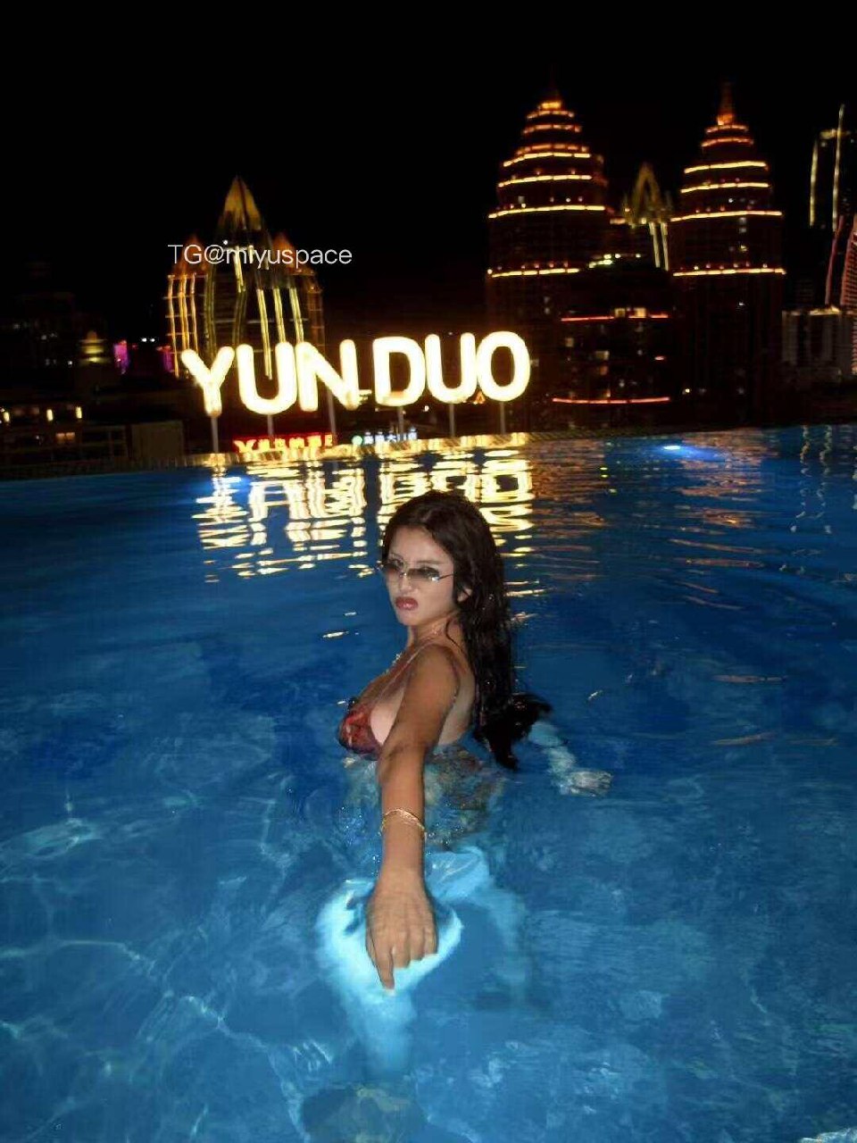 妍瑞 2025-06-24 18:29:59 来个9宫格，愉快的夏天