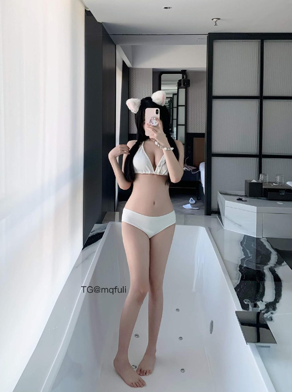 易辞 2025-06-25 02:36:38 大雷诱惑｜泳池白色比基尼｜双马尾