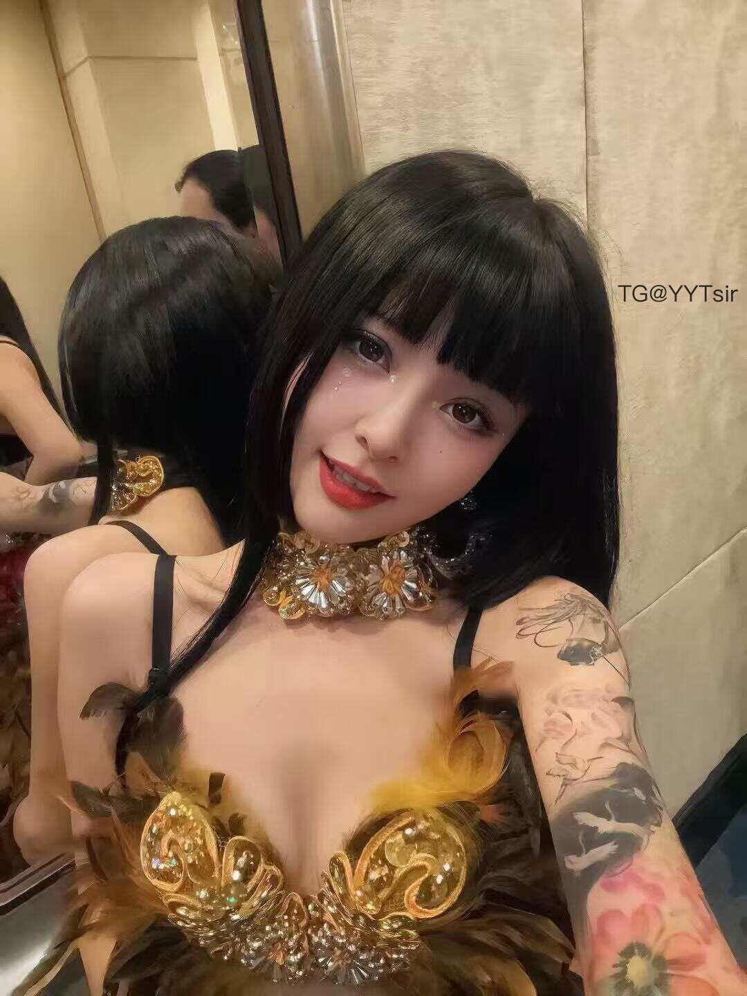 BELLA贝拉 2025-06-16 21:50:07 过来 站在我身边