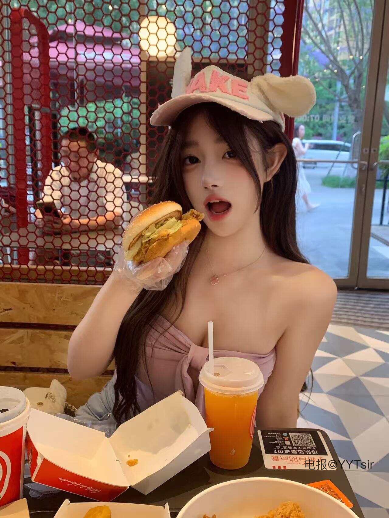 肉肉 2025-06-01 01:21:24 讲永远太假了记住这一帧就好了