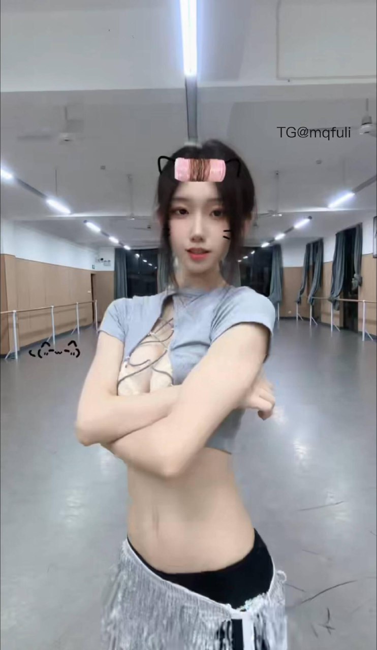 一笑呢 2025-06-05 11:50:36 这样子扭🥰