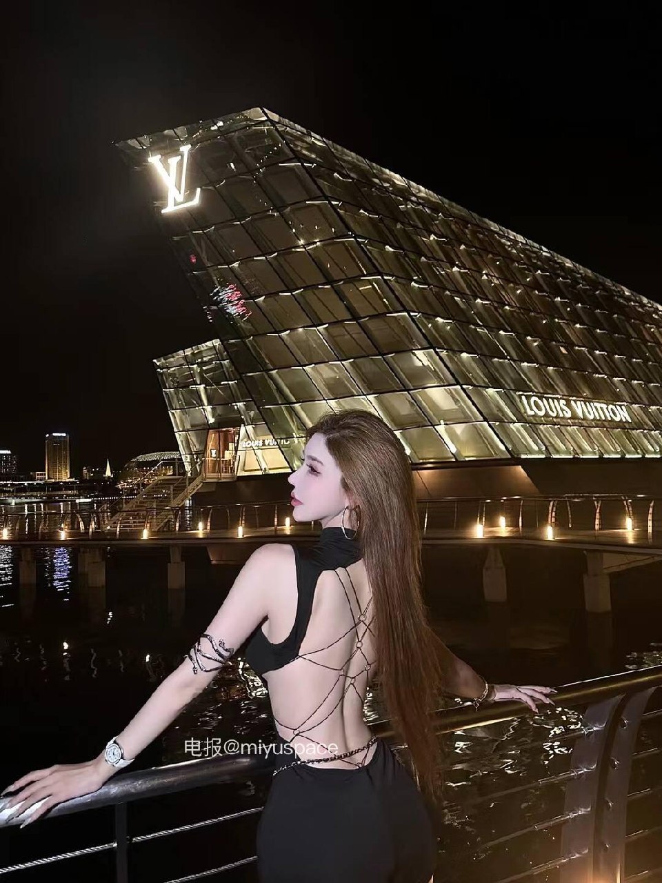 Ada王一霏 2025-06-05 22:12:15 建议你早点喜欢我，免得虚度光阴