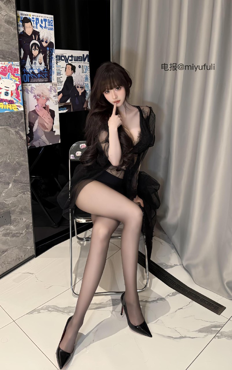 超蓝布罗莉 2025-06-04 04:58:49 高跟鞋，我，我和高跟鞋👠选哪个